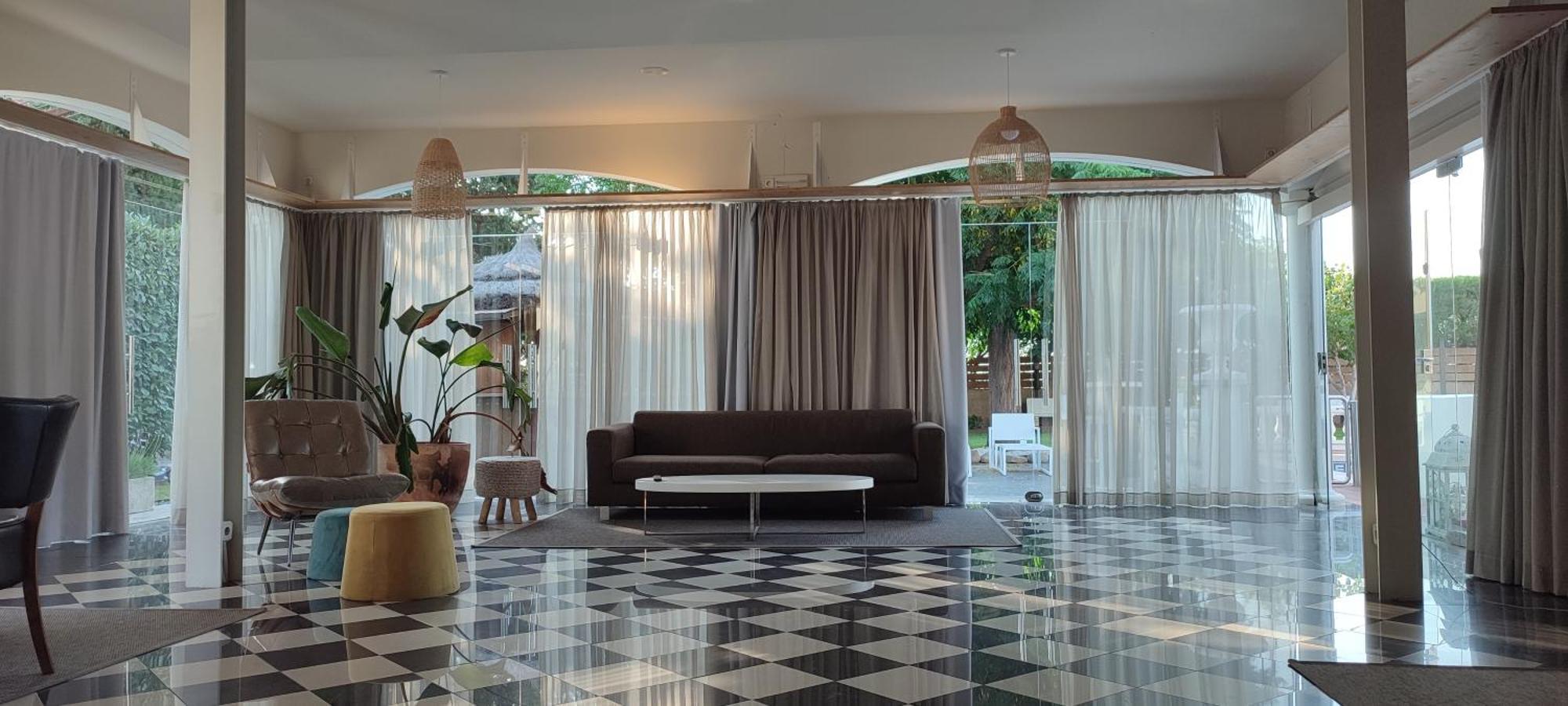 Hotel & Restaurant Figueres Parc Los Hostalets de Llers Екстериор снимка
