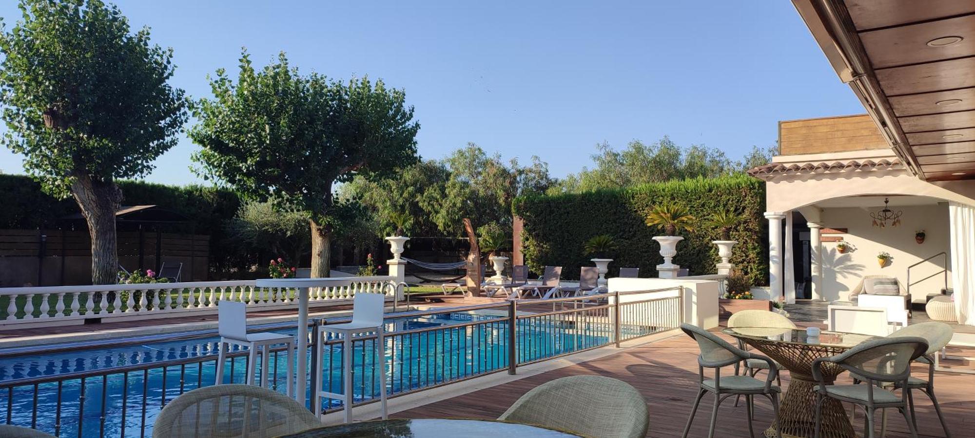 Hotel & Restaurant Figueres Parc Los Hostalets de Llers Екстериор снимка