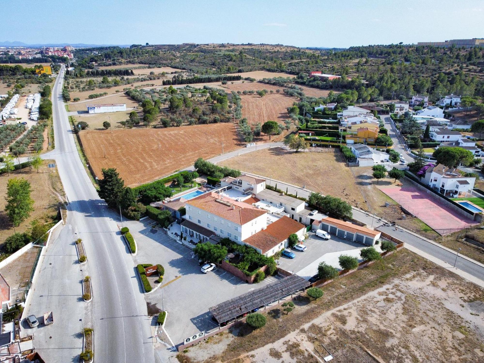 Hotel & Restaurant Figueres Parc Los Hostalets de Llers Екстериор снимка
