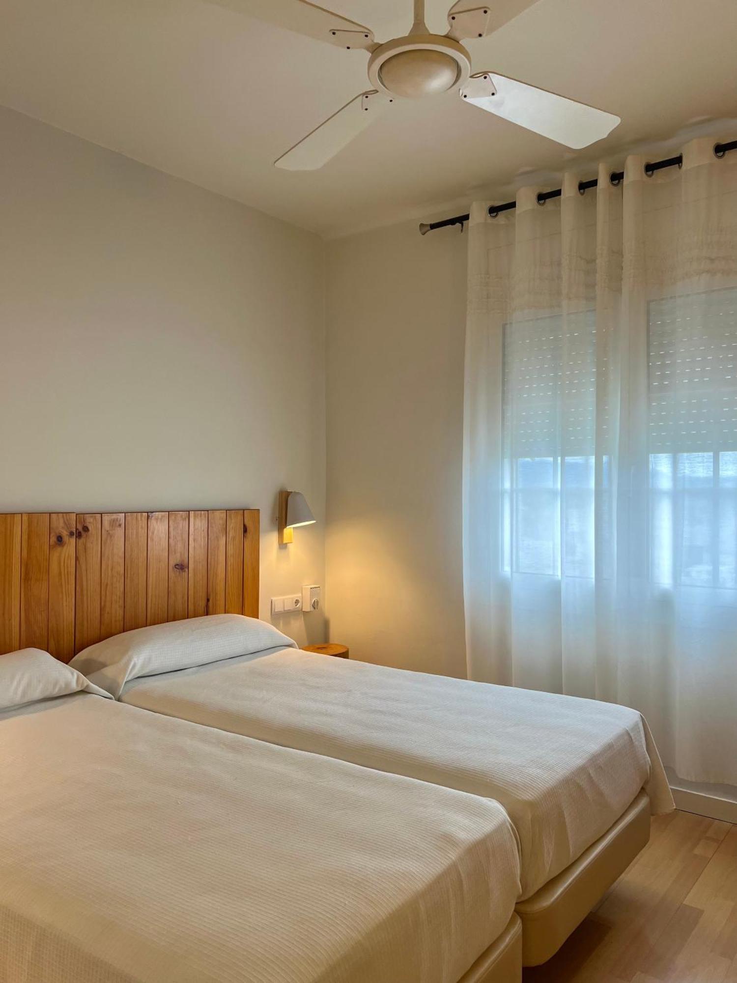 Hotel & Restaurant Figueres Parc Los Hostalets de Llers Екстериор снимка