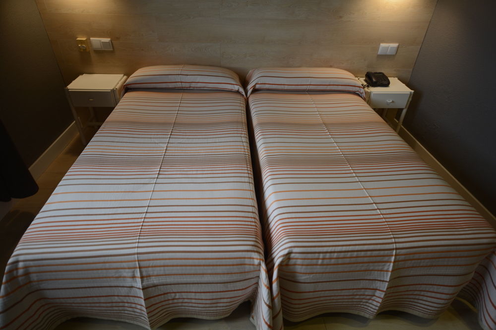 Hotel & Restaurant Figueres Parc Los Hostalets de Llers Екстериор снимка