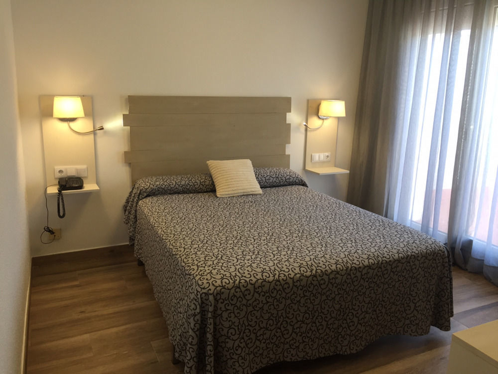 Hotel & Restaurant Figueres Parc Los Hostalets de Llers Екстериор снимка